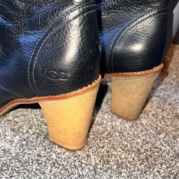 UGG Lace UP Leather Heeled Boots Size 9 - Picture 4 of 9